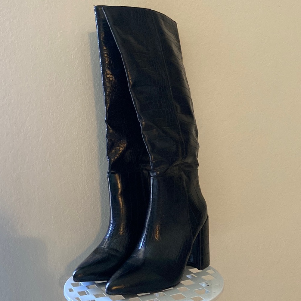 Faux crocodile high knee boots with heel.